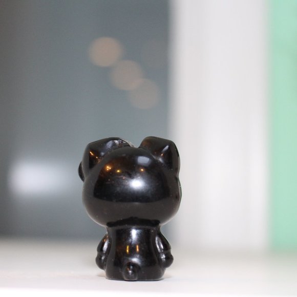 Hello Kitty Black Obsidian Hand Carved Natural Stone Figure - Picture 5 of 6